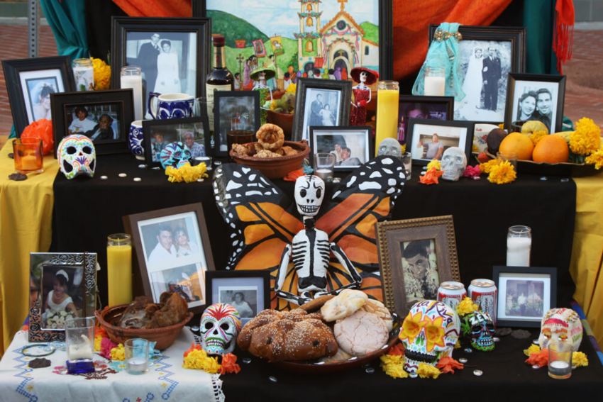 Todos los elementos necesarios del día de los muertos