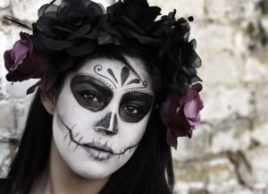 Muchas mujeres se disfrazan de catrina en la noche de los muertos