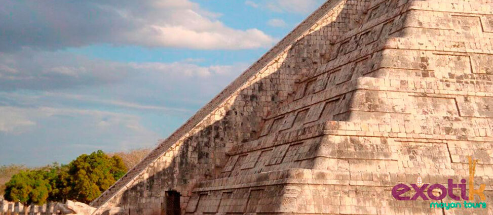 Entre la amplia oferta de actividades en Riviera Maya encontramos aquellas más culturales destinadas a dar a conocer uno de los tesoros más preciados de esta zona